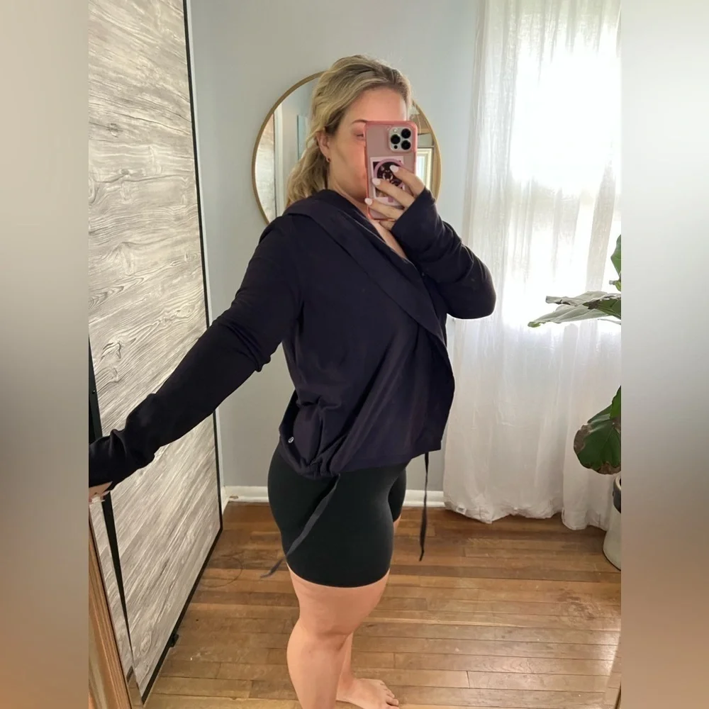 Lululemon Yoga Wrap Dark Purple Size 8 - Picture 4 of 9